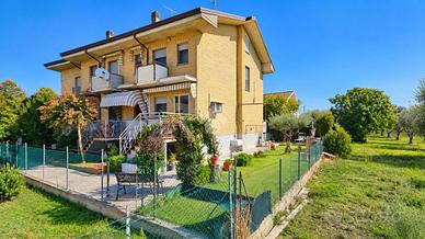VILLA A SCHIERA D'ANGOLO A SAN GIOVANNI IN MARIGNA