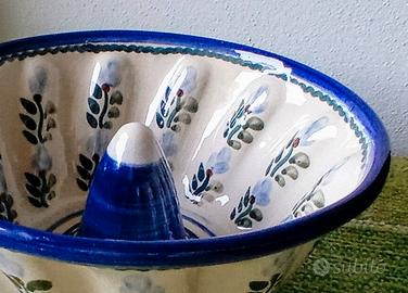 Stampo ceramica   decorato a  mano   