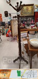 Codice: 8249 APPENDIABITI STILE CLASSICO IN NOCE