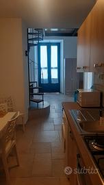 Ampio monolocale soppalcato vicino spiaggia in cen