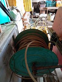 moto pompa per viti. 100 metri lungo tubo