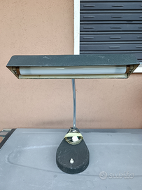 Lampada da tavolo militare vintage