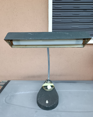 Lampada da tavolo militare vintage