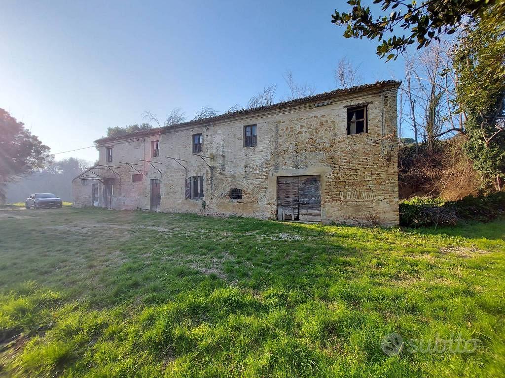 Rustico / Casale di 425 m² con più di 5 locali e b - Vista 2