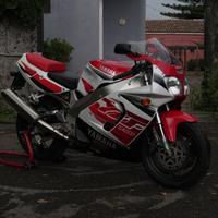 YAMAHA YZF FZR 750R 