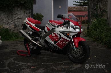 YAMAHA YZF FZR 750R 