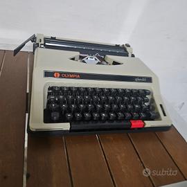 macchina da scrivere portatile Olimpia