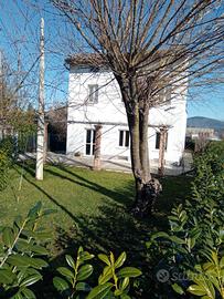 Rustico indipendente con giardino