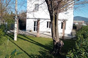 Rustico indipendente con giardino