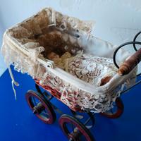 Mini carrozzina vintage con bambola 
