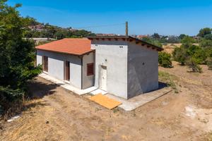 Indipendente Ristrutturata con terreno 13000 mq