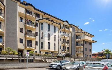 MODERNO TRILOCALE CON DOPPIO BALCONE, BOX AUTO E C