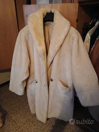 pelliccia ecologica bianca.