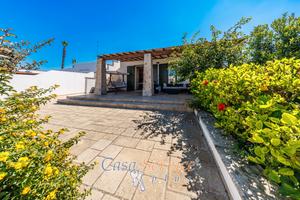 Elegante villa a pochi passi dal mare
