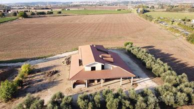 Villa di 380 m² con più di 5 locali a Tarquinia