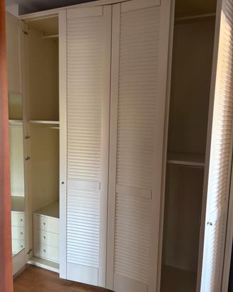 Armadio in legno laccato