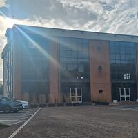 Hub Professionale con Uffici "Chiavi in Mano"