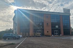 Hub Professionale con Uffici "Chiavi in Mano"