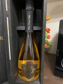 Bottiglia vino spumante champagne vindore'