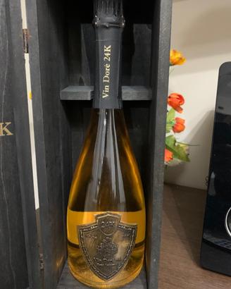 Bottiglia vino spumante champagne vindore'