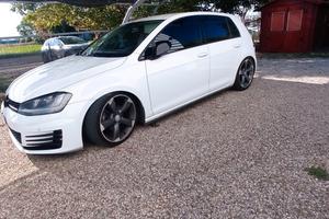 Volkswagen Golf 1.6 TDI DSG | Look GTD