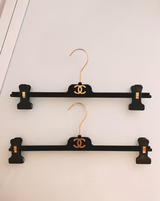set 2 appendini Chanel in velluto nero a pinzq