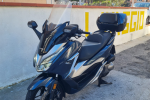 Honda Forza 300 de Luxe