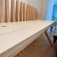 Scrivania realizzata da un falegname