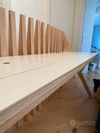 Scrivania realizzata da un falegname