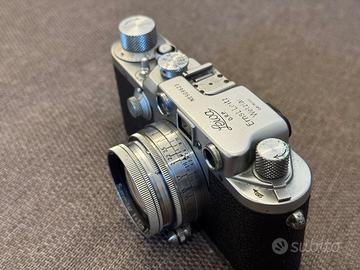 Rara Leica con obiettivo e custodia vintage