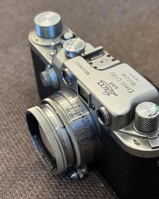 Rara Leica con obiettivo e custodia