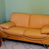 Divano giallo in pelle 