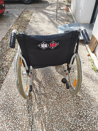 Sedia rotelle pieghevole