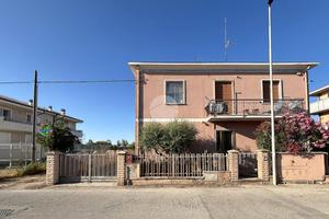 CASA SEMINDIPENDENTE A FANO