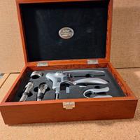 Scatola in legno set apribottiglie vino 
