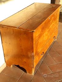 Cassapanca antica in legno dolce