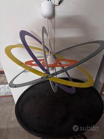 Lampandario moderno con anelli colorati
