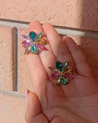 Orecchini a con strass leggeri e super luminosi