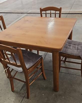 Tavolo allungabile in legno e 4 sedie