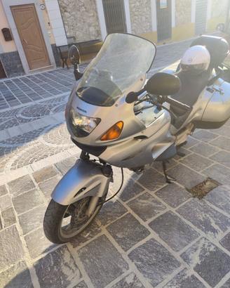 Honda Deauville NT650V