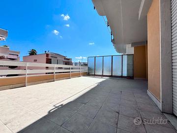Bilocale con ampio terrazzo a livello