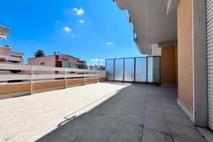 Bilocale con ampio terrazzo a livello