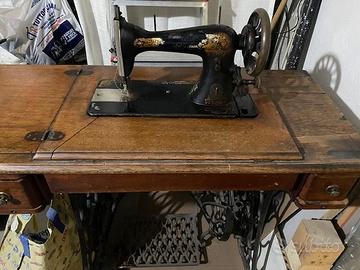 Macchina per cucire Singer antica