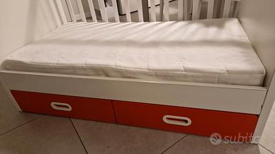 Lettino con sbarre e materasso