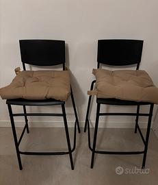 Sgabelli neri Ikea con cuscini