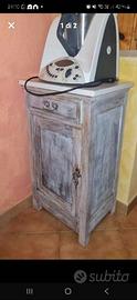 comodino antico