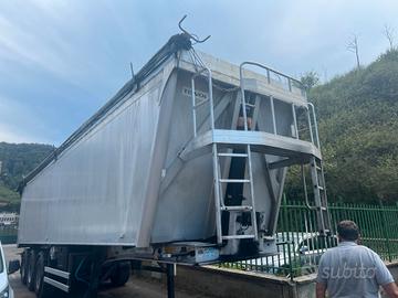 Semirimorchio ribaltabile Tisvol da 55m3 in lega