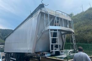 Semirimorchio ribaltabile Tisvol da 55m3 in lega