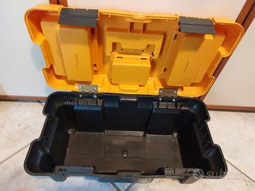 Valigetta attrezzi con utensili 