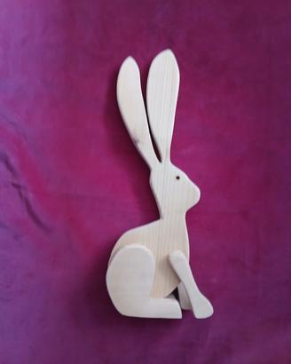 Lepre in legno massello. 